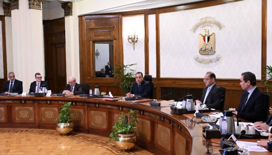 رئيس الوزراء خلال متابعة خطة تطوير الهيئة الوطنية للإعلام