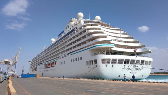 السفينة السياحية (CRYSTAL SERENITY)