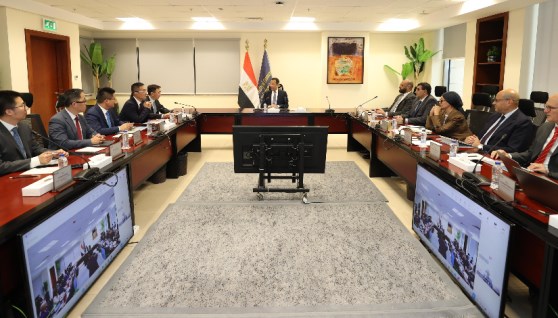 وزير الاتصالات يبحث مع مسئولي شركة هواوي تعزيز التعاون في مجال الاتصالات والتكنولوجيات المتقدمة