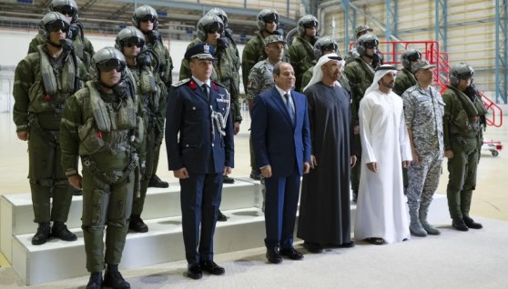 الرئيس السيسي يتفقد القوات المصرية في الإمارات