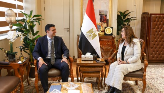 وزيرا التنمية المحلية والصناعة خلال الاجتماع