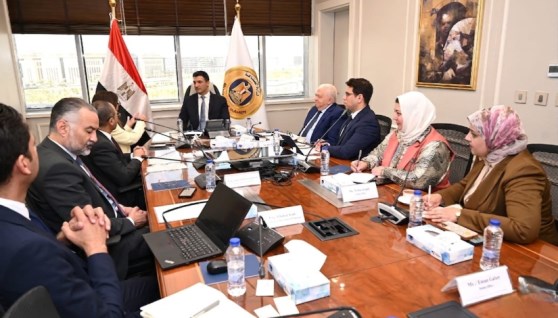  لقاء وزير الصناعة بمسؤلي شركة طاقة عربية 