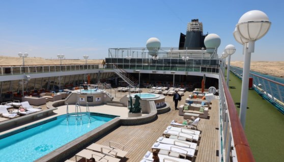 عبور السفينة السياحية "Crystal Serenity من قناة السويس 