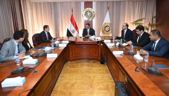 مباحثات وزير الصناعة مع وفد شركة سيمكس العالمية 