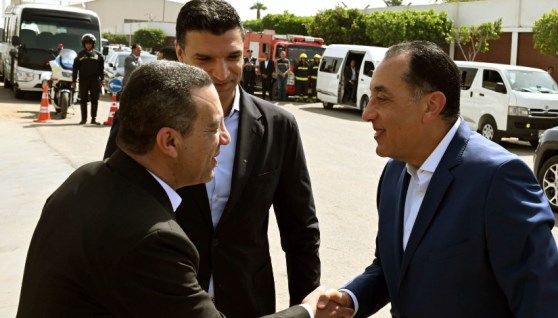جولة رئيس الوزراء بعدد من المصانع