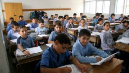 أطفال في المدرسة - تعبيرية