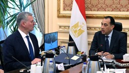 رئيس الوزراء خلال الاجتماع