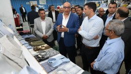 جانب من جولة وزير الصناعة