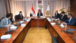 مباحثات وزير الصناعة مع وفد شركة سيمكس العالمية 