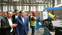 رئيس  الوزراء يتفقد مصنع شركة الوادي للكابلات