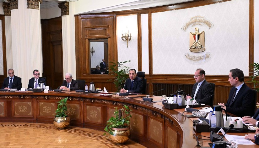رئيس الوزراء خلال متابعة خطة تطوير الهيئة الوطنية للإعلام