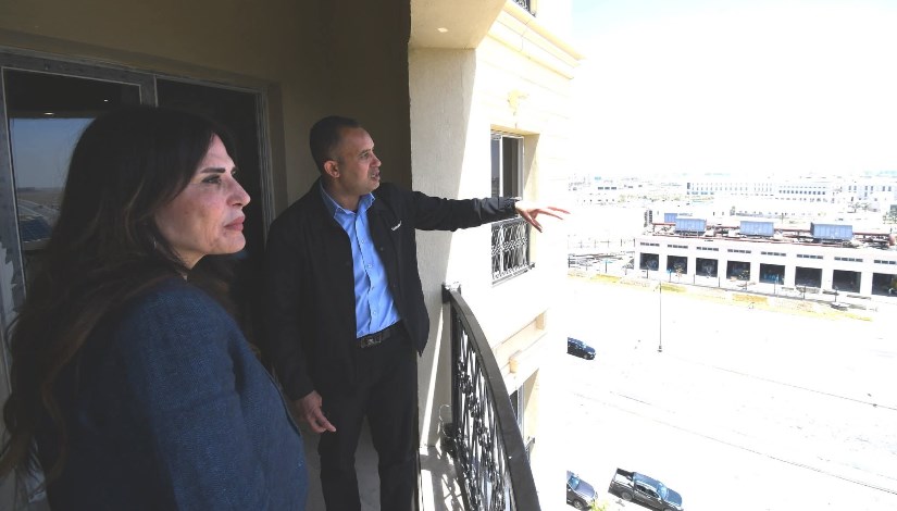  وزيرة الإسكان خلال الجولة بمدينة العلمين