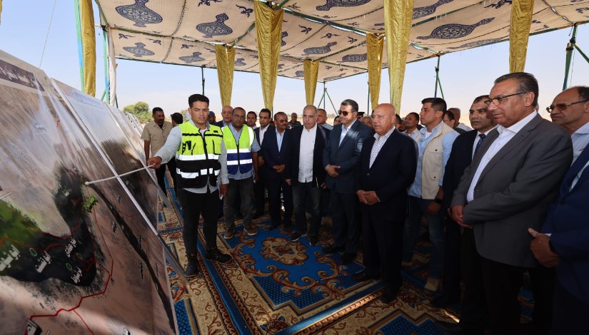 وزير النقل خلال جولته