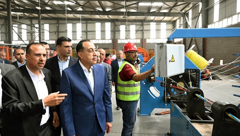رئيس  الوزراء يتفقد مصنع شركة الوادي للكابلات