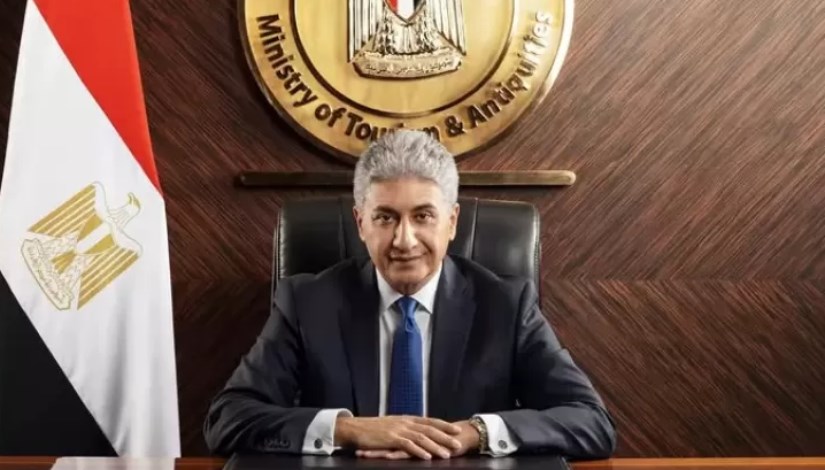  وزير السياحة