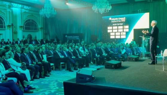 جانب من مشاركة وزير البترول في المنتدى العالمي للطاقة