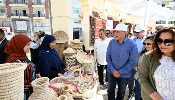 رئيس الوزراء خلال جولته التفقدية