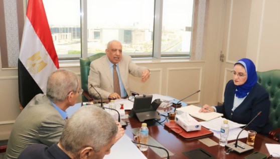 وزير الكهرباء يجتمع بقيادات التحكم وإنتاج ونقل الكهرباء 