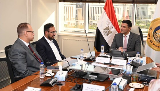 المدير  التنفيذي لجوتن مصر في لقاء مع وزير الصناعة