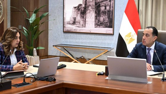 الدكتور مصطفى مدبولي خلال لقاء وزيرة التنمية المحلية