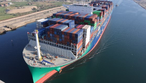 عبور سفينة الحاويات CMA CGM VENDOME عبر قناة السويس