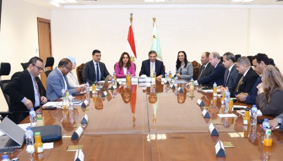 مناقشة دعم مبادرة القرية المنتجة 