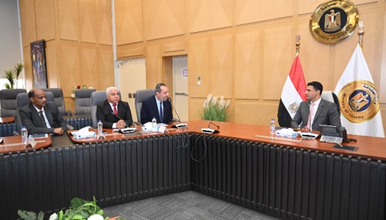 اجتماع وزير الصناعة بغرفة الأثاث 