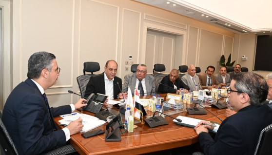 جانب من اجتماع غرفة الجيزة التجارية بوزير التموين 