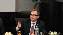 الدكتور أحمد رستم، وزير التخطيط والتنمية الاقتصادية أثناء الاجتماع