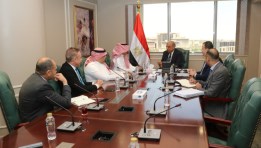 وزير الكهرباء مع وفد أكوا باور