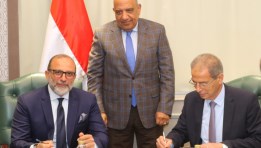 جانب من توقيع الاتفاقية بين الشركة القابضة للكهرباء وشركة اتصالات مصر