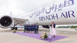أولى طائرات “طيران الرياض” تغادر مصنع بوينج في رحلة التسليم