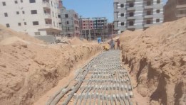 استمرار تنفيذ أعمال الكهرباء بمشروع بيت الوطن