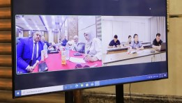 نقيب المهندسين أثناء الاجتماع مع جمعية المهندسين الصينية عبر Zoom