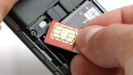 4 أخطاء تهدد بقطع الخدمة عن خط محمولك