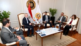 لقاء وزير الصناعة مع سفير أيرلندا لدى القاهرة