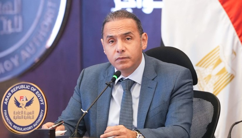الدكتور إسلام عزام