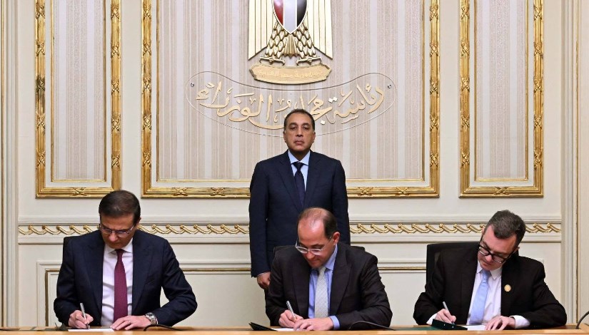 جانب من توقيع الاتفاقيتين