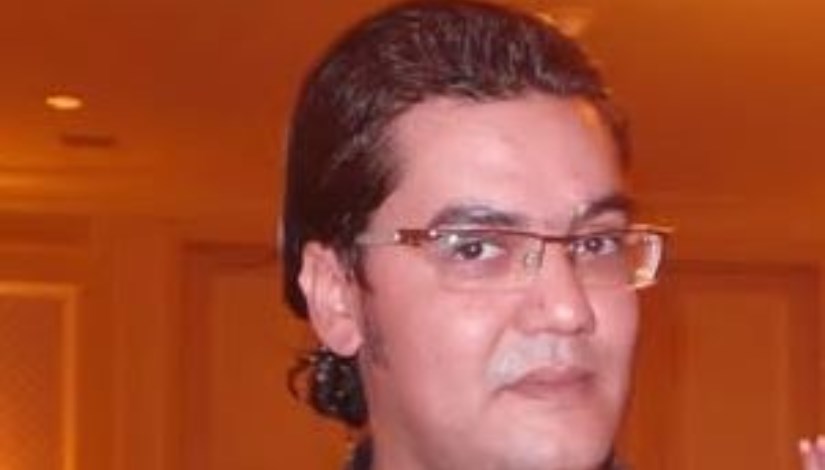 الكتاب الصحفي أحمد عادل 