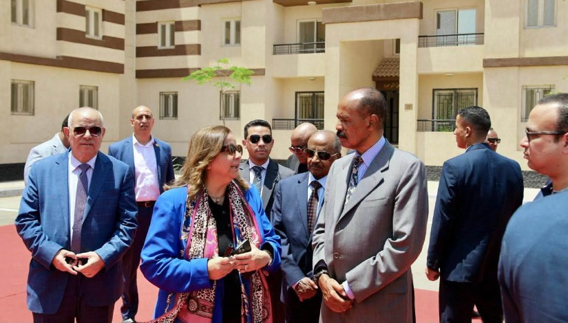 الرئيس الإريتري يزور وحدات المبادرة الرئاسية "سكن لكل المصريين" 