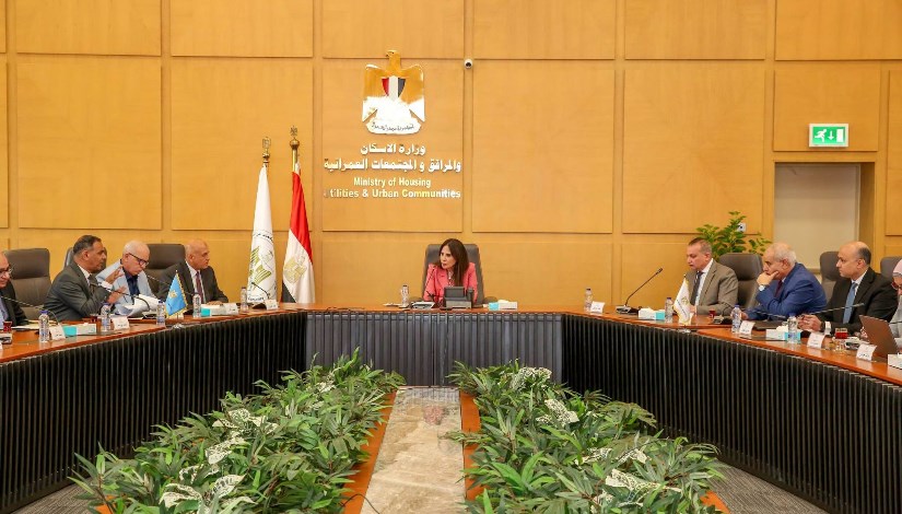 وزيرة الإسكان 