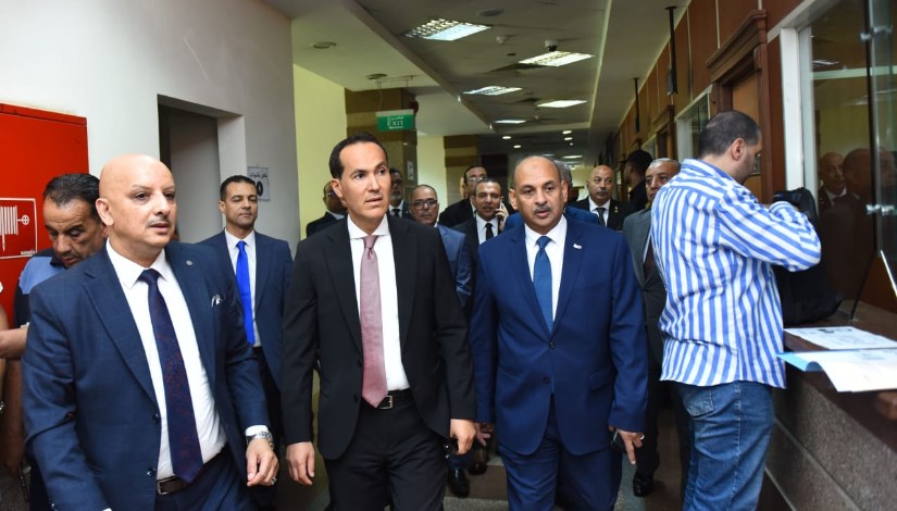 رئيس هيئة الاستثمار خلال الزيارة الميدانية