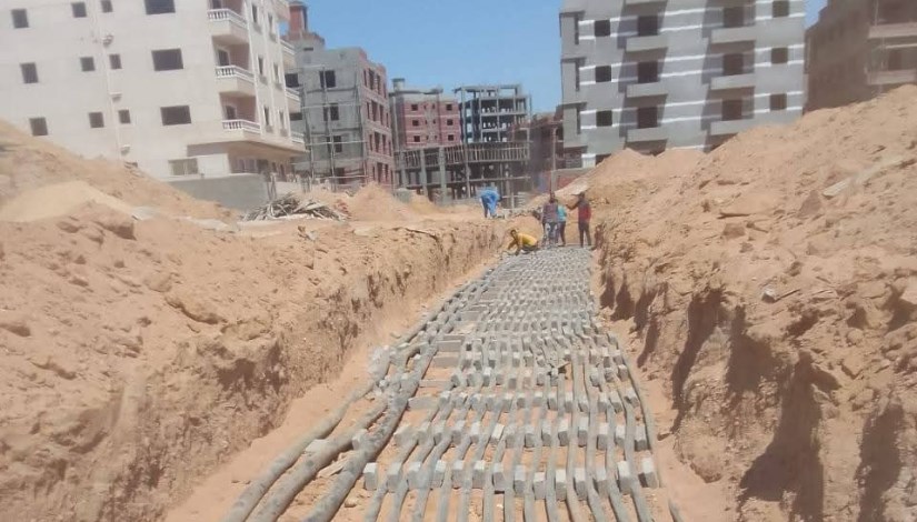 استمرار تنفيذ أعمال الكهرباء بمشروع بيت الوطن