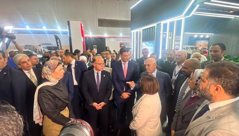 وزيرا الاستثمار والصناعة على هامش معرض الأهرام للنقل