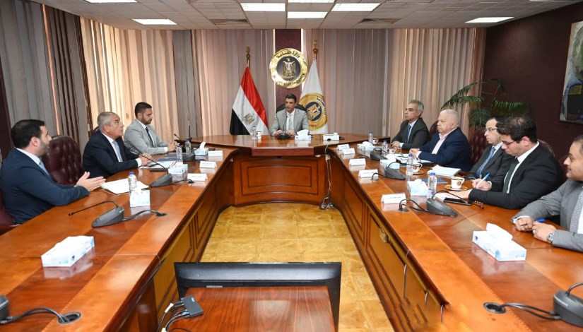 لقاء وزير الصناعة بشركة التوكل الكهربائية – جيلا 