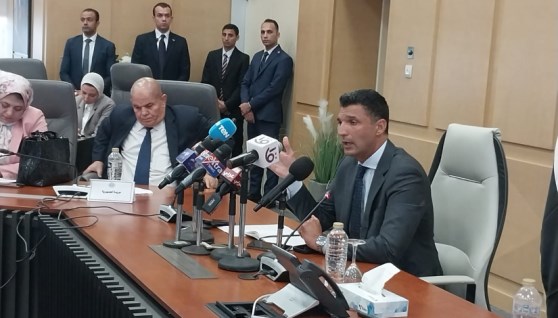 وزير الصناعة خلال المؤتمر الصحفي