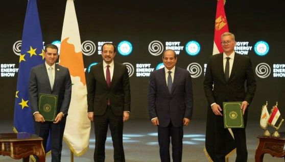 وزير البترول والرئيس السيسي خلال مؤتمر ايجبس 