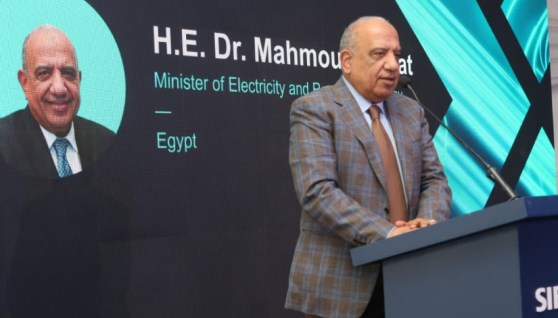 د الدكتور محمود عصمت وزير الكهرباء والطاقة المتجددة