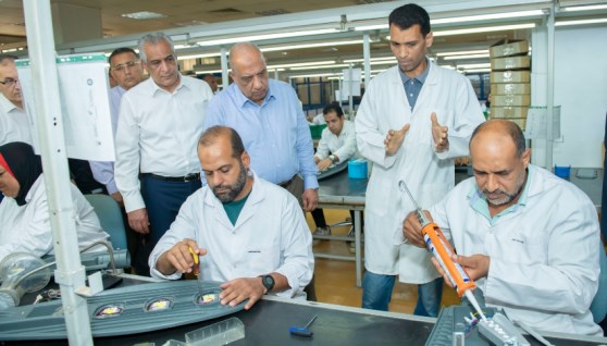 وزيرا الكهرباء والإنتاج الحربي يتفقدان «بنها للصناعات الإلكترونية»