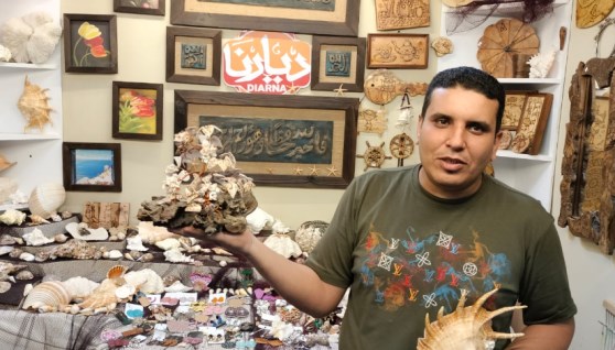 محمود أحمد- أحد العارضين بمعرض ديارنا للحرف اليدوية